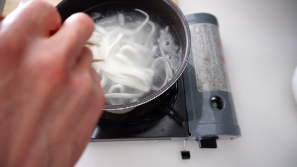 米粉で作る 『麺が切れないっ !ちぎれないっ！手打ち米粉うどん』| グルテンフリー レシピ｜米粉 レシピ